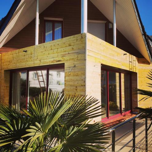 Pose d'un bardage en aluminium